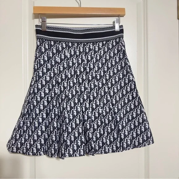 Sz L Pleated “Christian Dior” Skirt - Picture 3 of 10